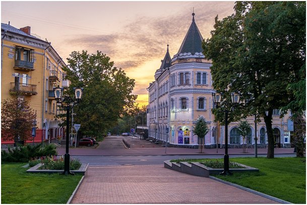 Проспект Миру у центрі